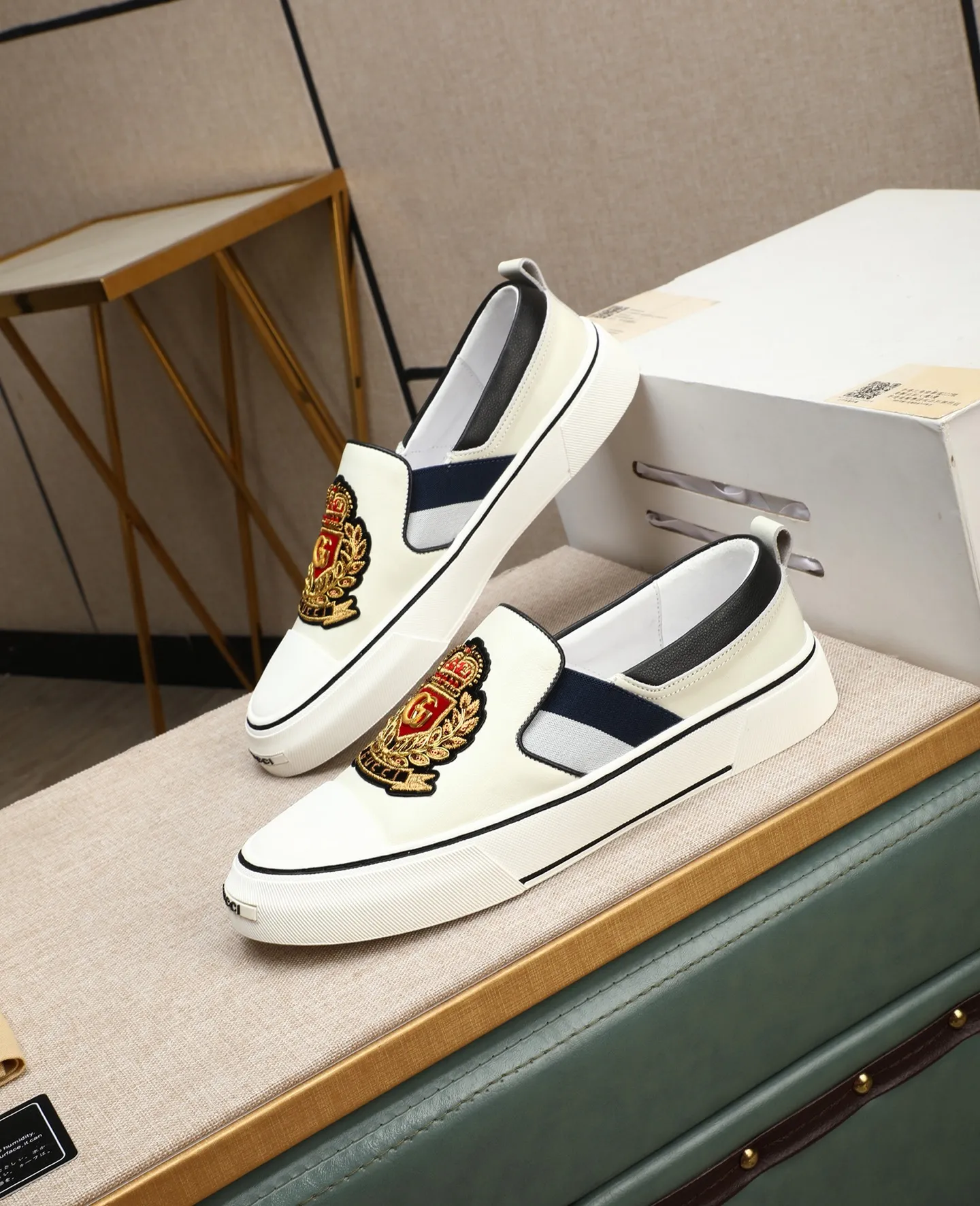 Men's shoes 💰460 GUCCI🔍🔍The latest models are on sale at the same time at the counter. Original calfskin imported from Italy, genuine leather lining, (high-end, extravagant, and classy) with exquisite workmanship. Soles: Original soles specially provided by the original factory. ⚠Exclusive double-layer movable molded soles are super comfortable⚠. Photos of the real thing🎬The real thing is even better🔍🔍"High quality·Follow the order" Code number 38-44